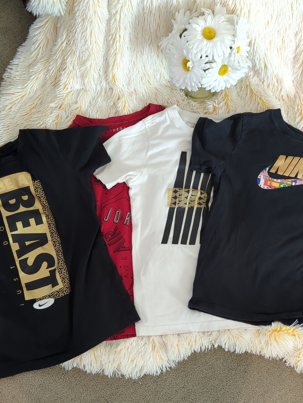 Nike Kids Graphic Tees shirts Bundle Of 4